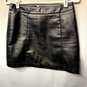 Forever 21 Faux Leather Black Skirt size Small
